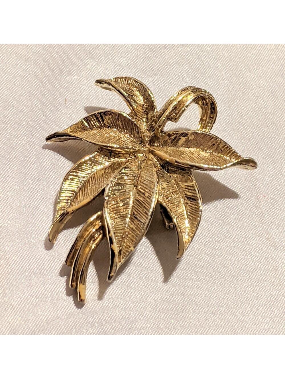 Vintage Gerrys Shiny Textured Gold-tone Large Leaf Brooch Pin Mid-century Signed